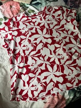 Liz Claiborne Red & White Top Size XXL